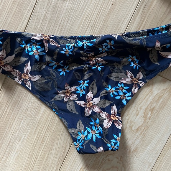 Blackbough Swim Bikini - Picture 3 of 5